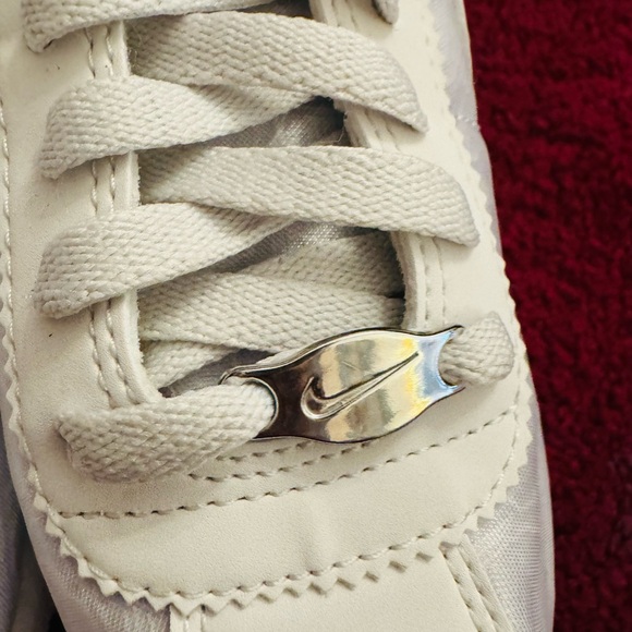 Nike WOMENS LIFESTYLE SHOE CORTEZ White Sneakers Size 8 NIB - Picture 7 of 12